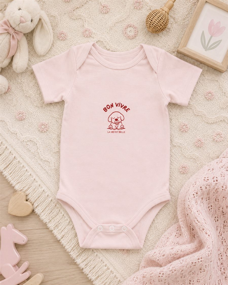 Body bébé Auguste Bon Vivre coloris rose, avec le petit chien Bon Vivre et une tétine
